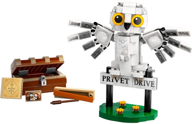 LEGO® Harry Potter Hedwig™ at 4 Privet Drive (76425)