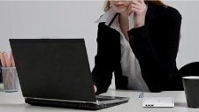 Echoii E9 Wireless Hard Drive & Power Bank - 32 GB