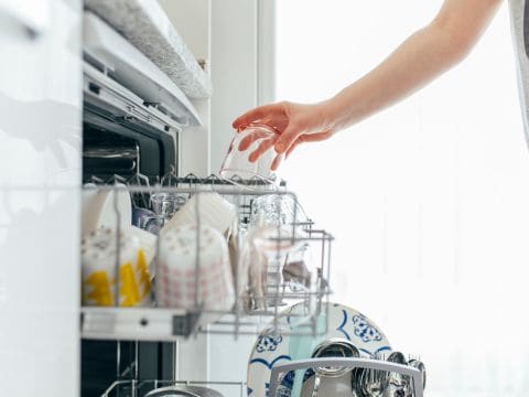 Εξαρτήματα στο πλυντήριο, καθαριότητα στο λεπτό