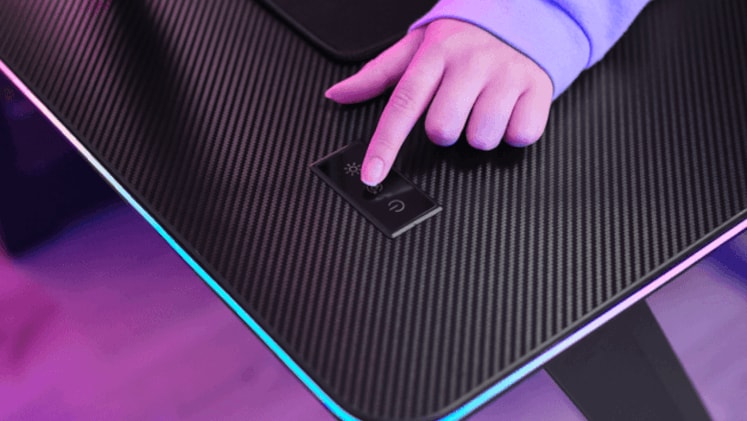 GXT 710 Luminus Pro RGB Gaming Desk