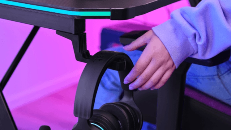 GXT 710 Luminus Pro RGB Gaming Desk