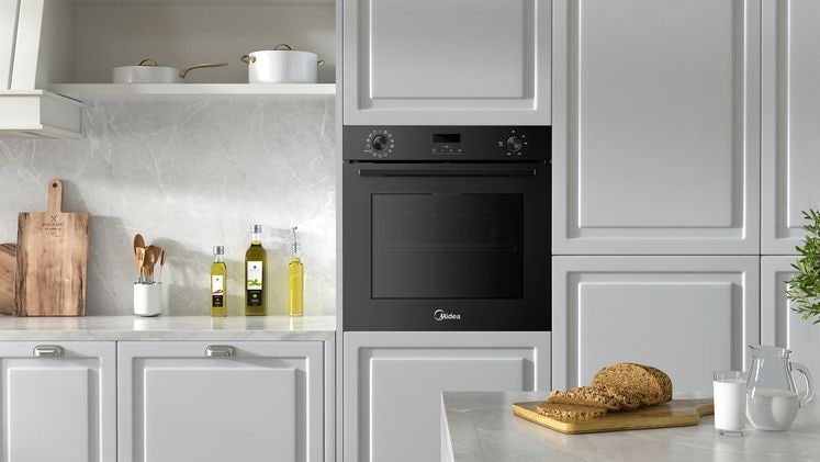 Ανακάλυψε τη Μαγειρική Απόλαυση με τον Φούρνο Midea MBO7NM30D0-BK!