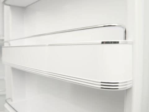 Εσωτερικό με λεπτομέρειες χρωμίου