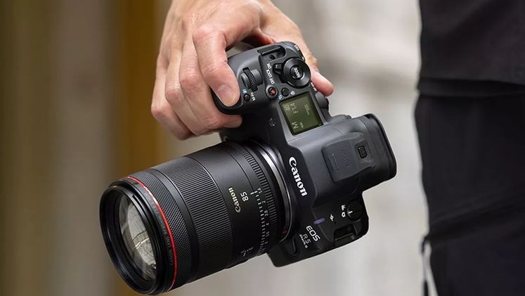 Φωτεινό διάφραγμα f/1.4 και κυκλική ίριδα 11 λεπίδων