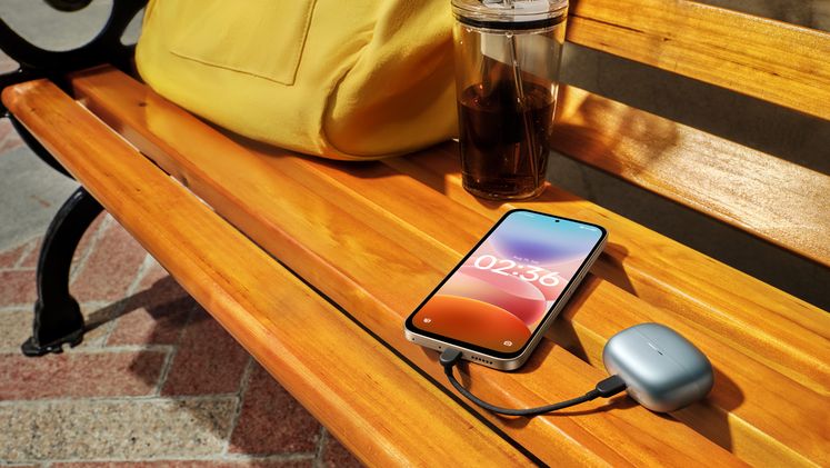 Τεράστια μπαταρία 7500mAh και ενσύρματη αντίστροφη φόρτιση