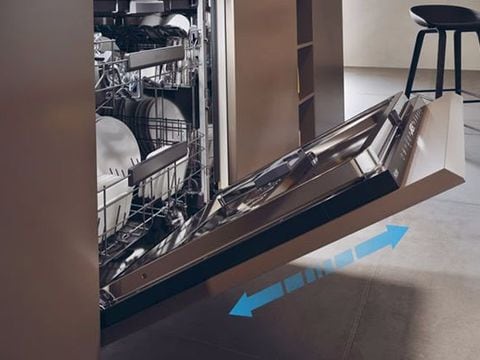 Πλήρως εντοιχιζόμενο με εσωτερική οθόνη και συρόμενο μεντεσέ