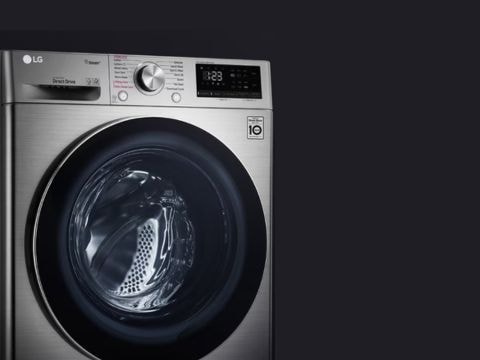 Κομψή πόρτα από ανθεκτικό, ενισχυμένο γυαλί.